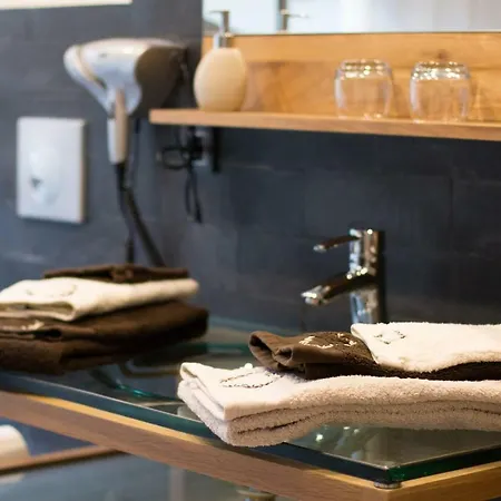 De Tara - Grand Esprit - Piscine Chauffee - Geneve Apartment